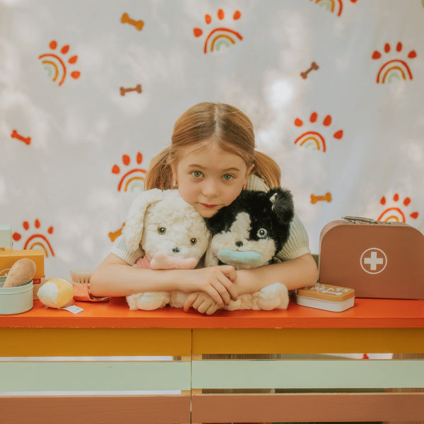 Olli Ella Dinkum Dogs Lucky and Cookie with child